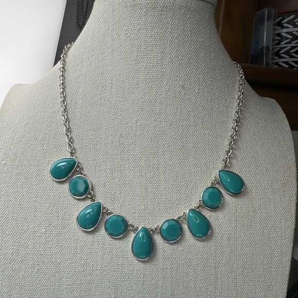 Liz Claiborne Statement Necklace Silver Tone with Teal - Picture 1 of 6